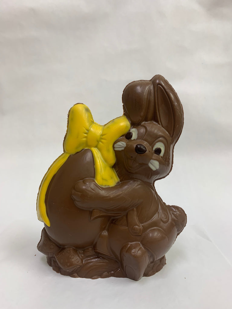 Bunny holding an egg