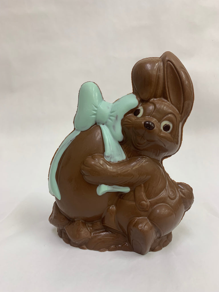 Bunny holding an egg